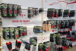 Cửa hàng kéo cắt cành Nhật Bản